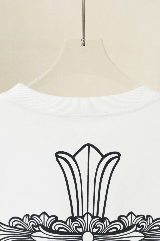 1:1 quality version Front Chest Pocket Gothic Script Logo Back Big Ornate Cross Print T-shirt 2 colors 29306865