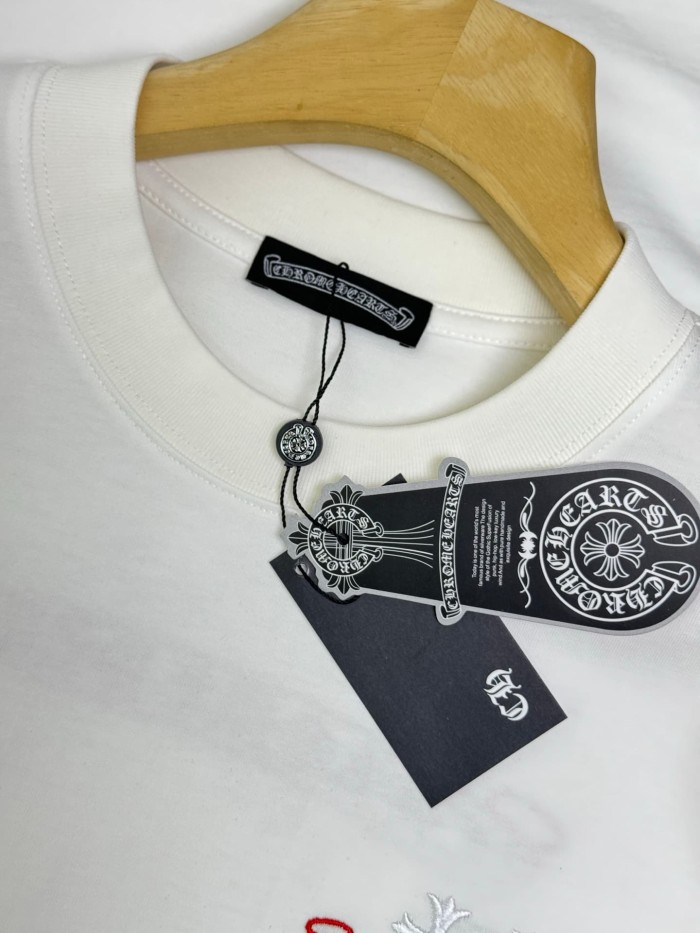 1:1 quality version  Front Small Red Scroll Letter Back Cross Pattern Gothic Script Embroidery T-shirt 2 colors 29306863