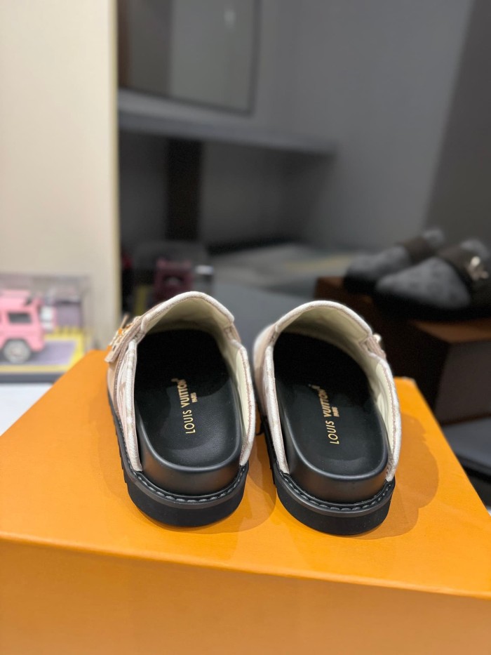 1:1 quality version Embossed Metal Logo Buckle Closed Toe Mule Slides 7 colors 29319389