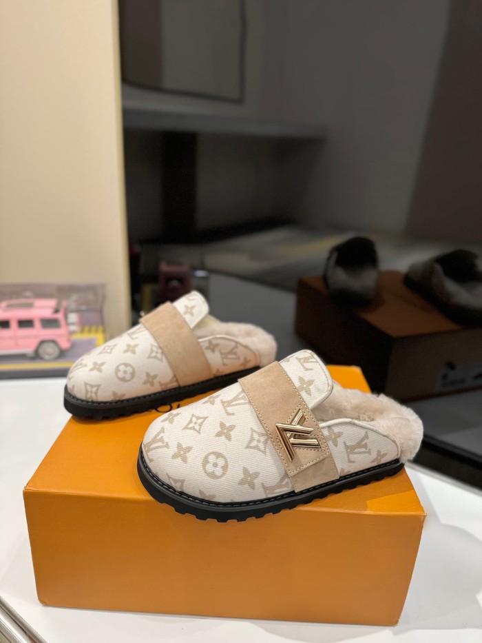 1:1 quality version Embossed Metal Logo Buckle Closed Toe Mule Slides 7 colors 29319389