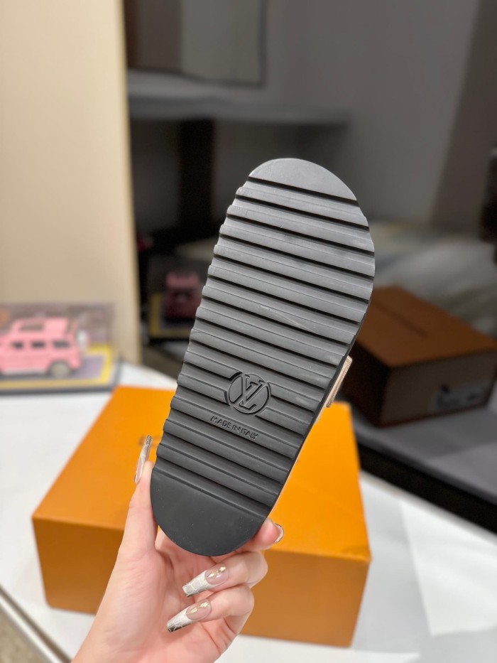 1:1 quality version Embossed Metal Logo Buckle Closed Toe Mule Slides 7 colors 29319389