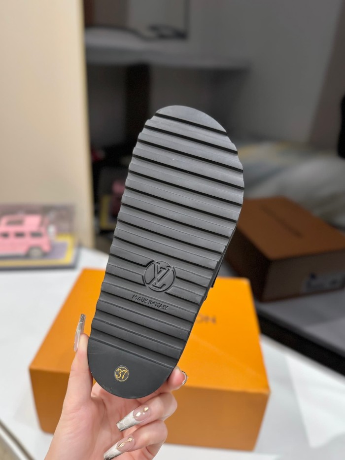 1:1 quality version Embossed Metal Logo Buckle Closed Toe Mule Slides 7 colors 29319389