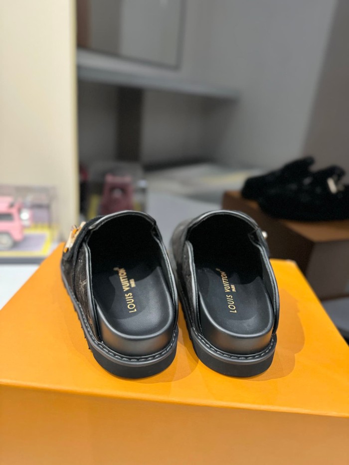 1:1 quality version Embossed Metal Logo Buckle Closed Toe Mule Slides 7 colors 29319389