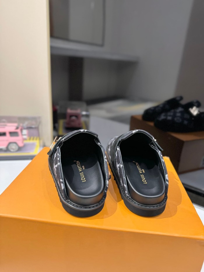 1:1 quality version Embossed Metal Logo Buckle Closed Toe Mule Slides 7 colors 29319389