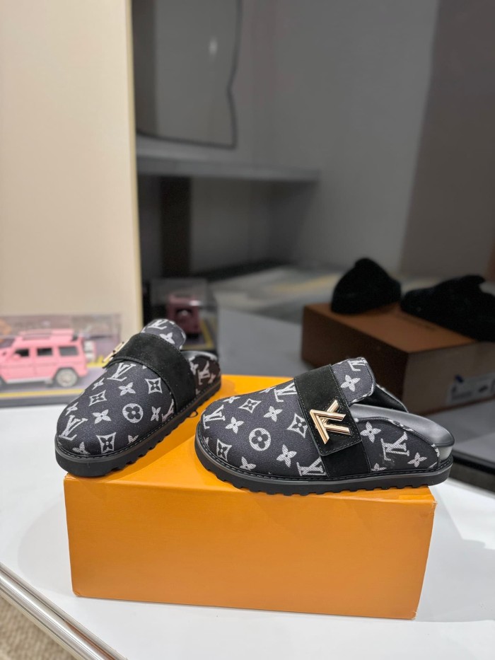 1:1 quality version Embossed Metal Logo Buckle Closed Toe Mule Slides 7 colors 29319389