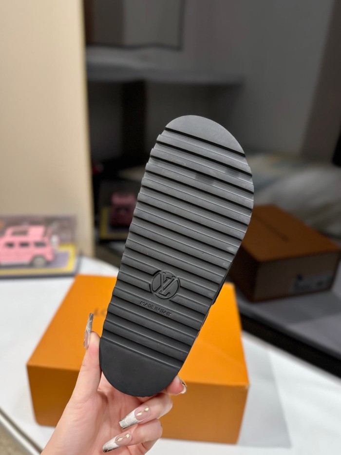 1:1 quality version Embossed Metal Logo Buckle Closed Toe Mule Slides 7 colors 29319389