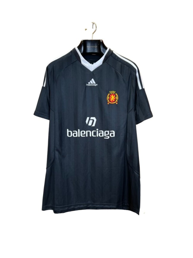 1:1 quality version Black Vertical Stripe V Neck White Trim Raglan Sleeve Soccer Jersey Multi Logo Badge Print Quick Dry T-shirt 29321107