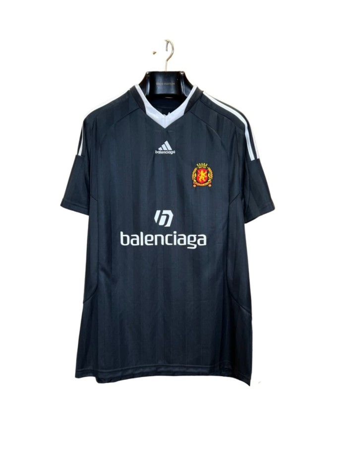 1:1 quality version Black Vertical Stripe V Neck White Trim Raglan Sleeve Soccer Jersey Multi Logo Badge Print Quick Dry T-shirt 29321107