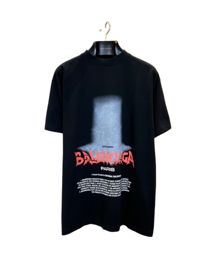 1:1 quality version Dark Style Gradient Top Hat Pattern Red Distorted Font Multi Paragraph English Slogan Print T-shirt 29321109