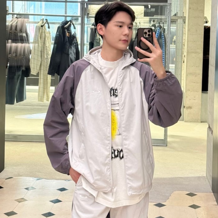 1:1 quality version Raglan Hooded Sun Protection Jacket Double Front Zipper Curved Small Logo Print Lightweight Breathable Sun Coat 29321122