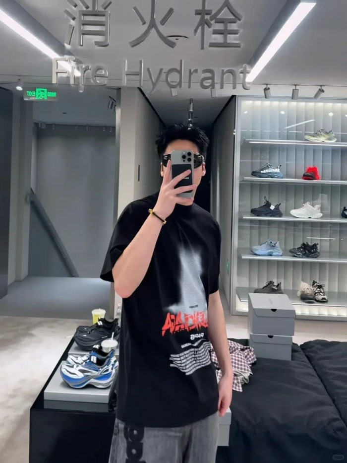1:1 quality version Dark Style Gradient Top Hat Pattern Red Distorted Font Multi Paragraph English Slogan Print T-shirt 29321109