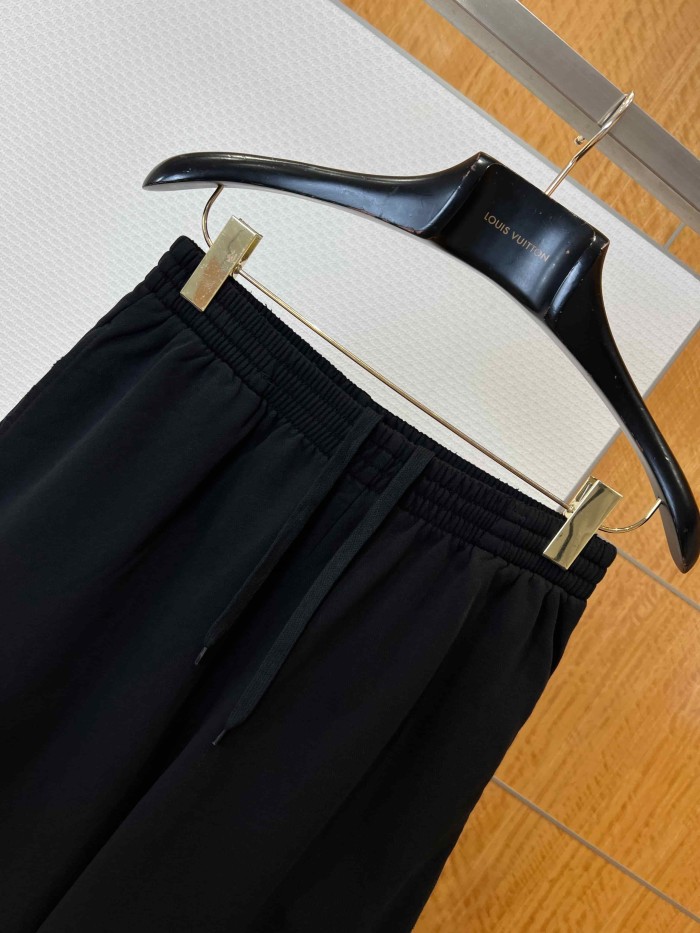 1:1 quality version Drawstring Elastic Waist Raw Edge Hem Cracked Yellow Green Paint Letter Print Wide Leg Five Inch Athletic Sweat Shorts 29321180