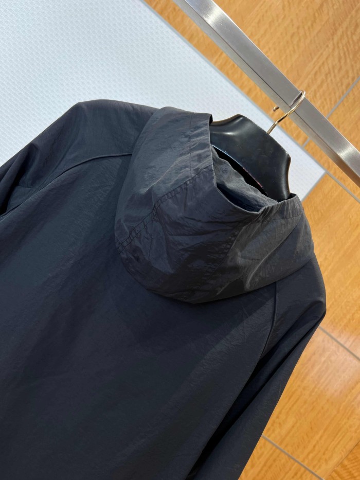 1:1 quality version Raglan Hooded Sun Protection Jacket Full Front Zip Curved Small Logo Print Sun Coat 29321127