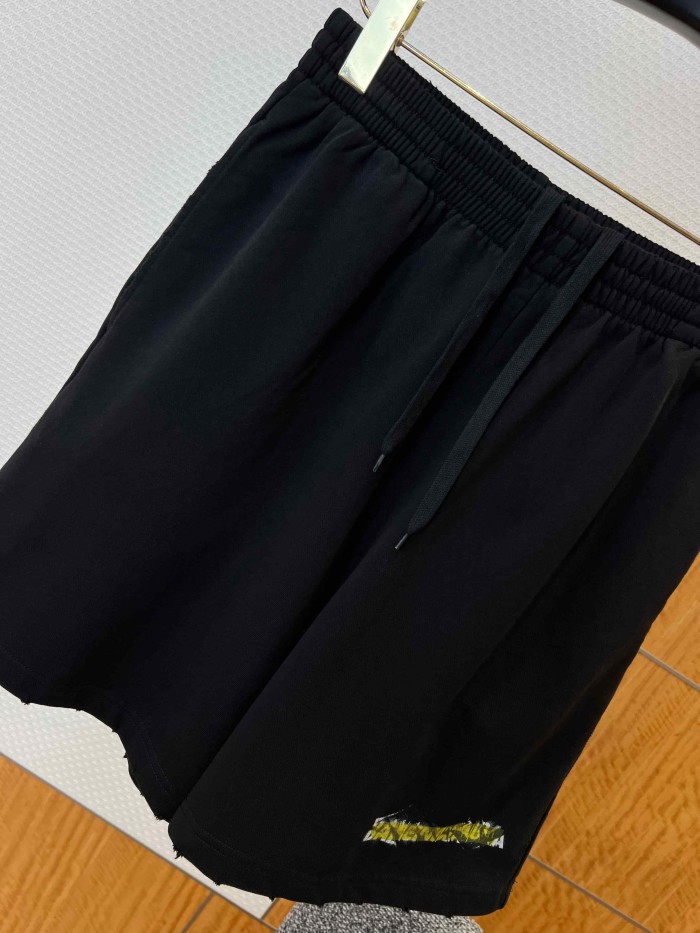1:1 quality version Drawstring Elastic Waist Raw Edge Hem Cracked Yellow Green Paint Letter Print Wide Leg Five Inch Athletic Sweat Shorts 29321180