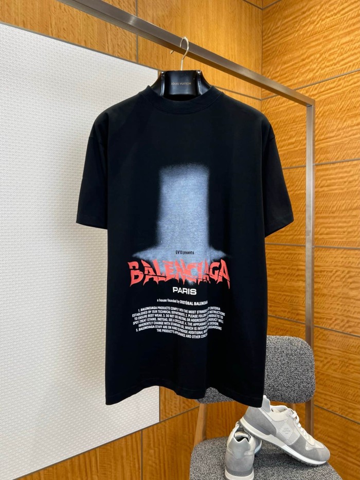 1:1 quality version Dark Style Gradient Top Hat Pattern Red Distorted Font Multi Paragraph English Slogan Print T-shirt 29321109