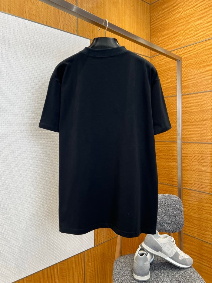 1:1 quality version Dark Style Gradient Top Hat Pattern Red Distorted Font Multi Paragraph English Slogan Print T-shirt 29321109