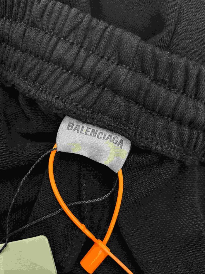 1:1 quality version Drawstring Elastic Waist Raw Edge Hem Cracked Yellow Green Paint Letter Print Wide Leg Five Inch Athletic Sweat Shorts 29321180