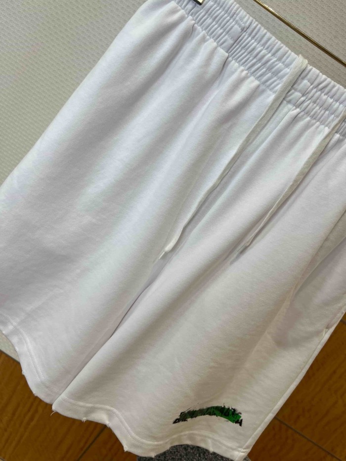 1:1 quality version  Drawstring Elastic Waist Raw Edge Hem Cracked Green Paint Letter Print Wide Leg Five Inch Athletic Sweat Shorts 29321419