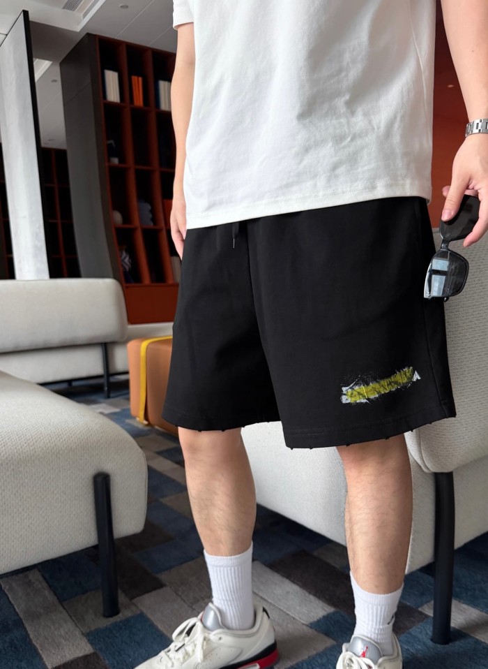 1:1 quality version Drawstring Elastic Waist Raw Edge Hem Cracked Yellow Green Paint Letter Print Wide Leg Five Inch Athletic Sweat Shorts 29321180
