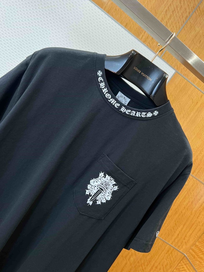 1:1 quality version Neck Wrap Gothic Letter Pocket Dagger Floral Print Back Scroll Cursive Font Oversized T-shirt 2 colors 29321079