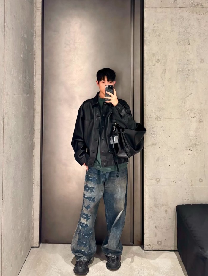 1:1 quality version Heavy Wash Gradient Yellowed Bleach Side Vertical Thorn Gothic Font Patch Stitch High Waist Denim Pants 29321480