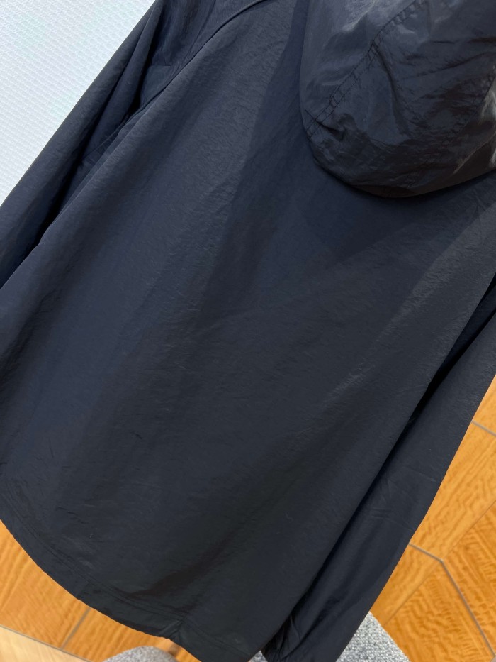 1:1 quality version Raglan Hooded Sun Protection Jacket Full Front Zip Curved Small Logo Print Sun Coat 29321127