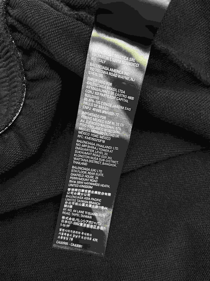 1:1 quality version Drawstring Elastic Waist Raw Edge Hem Cracked Yellow Green Paint Letter Print Wide Leg Five Inch Athletic Sweat Shorts 29321180