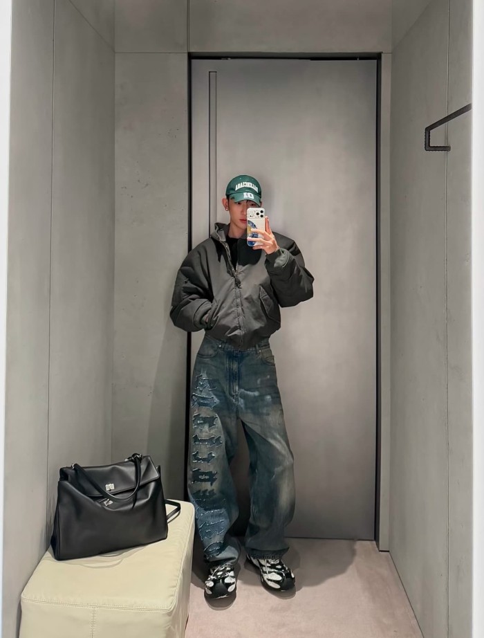 1:1 quality version Heavy Wash Gradient Yellowed Bleach Side Vertical Thorn Gothic Font Patch Stitch High Waist Denim Pants 29321480