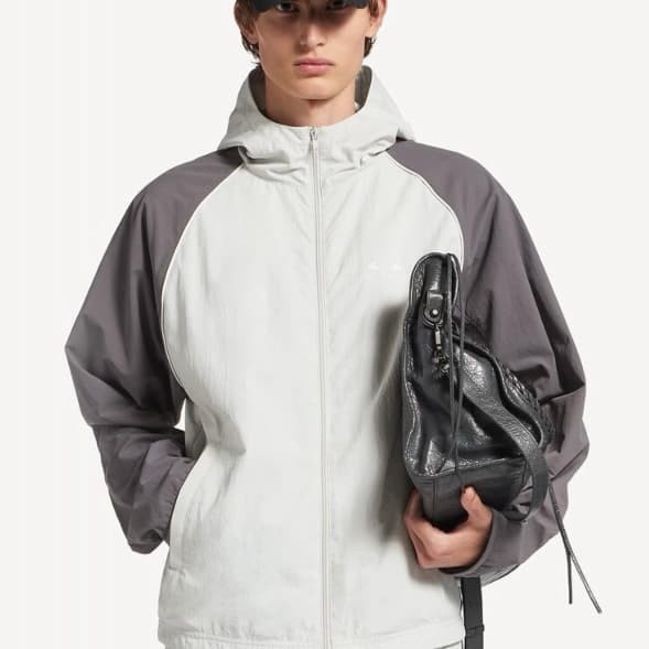 1:1 quality version Raglan Hooded Sun Protection Jacket Double Front Zipper Curved Small Logo Print Lightweight Breathable Sun Coat 29321122