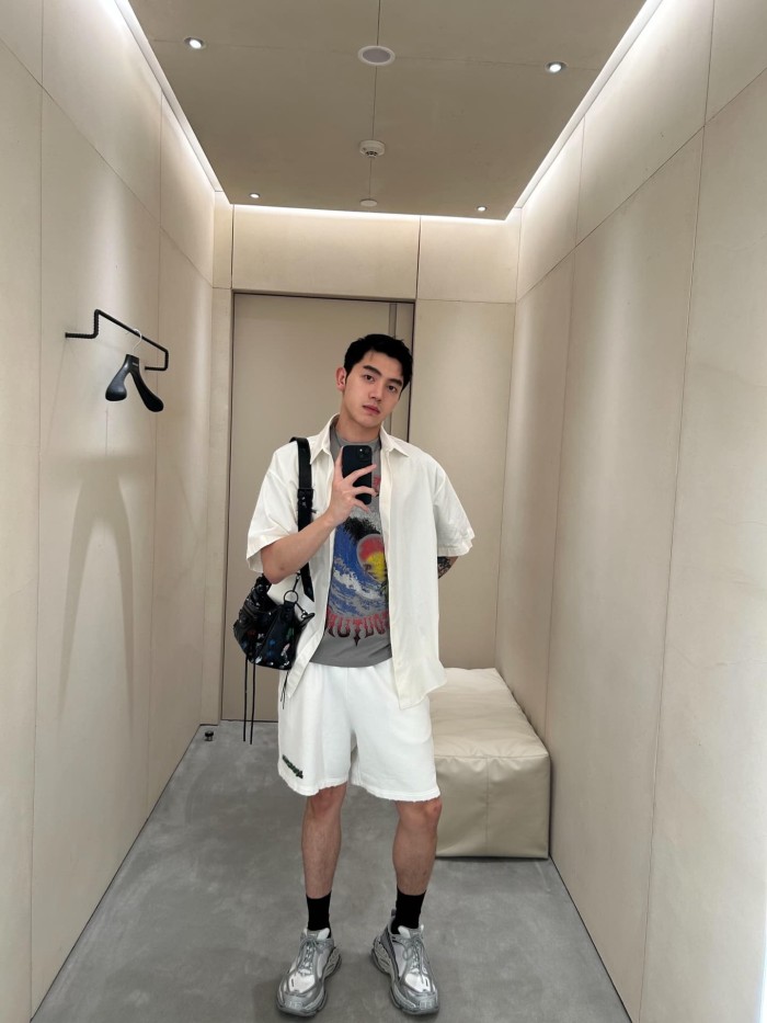 1:1 quality version  Drawstring Elastic Waist Raw Edge Hem Cracked Green Paint Letter Print Wide Leg Five Inch Athletic Sweat Shorts 29321419