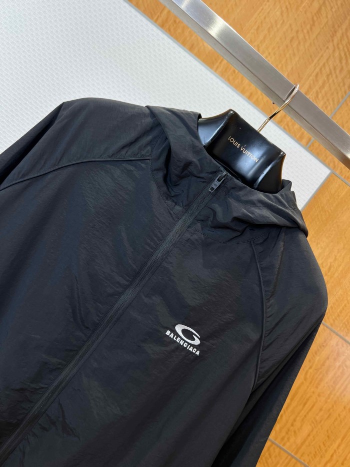 1:1 quality version Raglan Hooded Sun Protection Jacket Full Front Zip Curved Small Logo Print Sun Coat 29321127