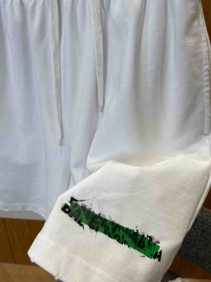 1:1 quality version  Drawstring Elastic Waist Raw Edge Hem Cracked Green Paint Letter Print Wide Leg Five Inch Athletic Sweat Shorts 29321419