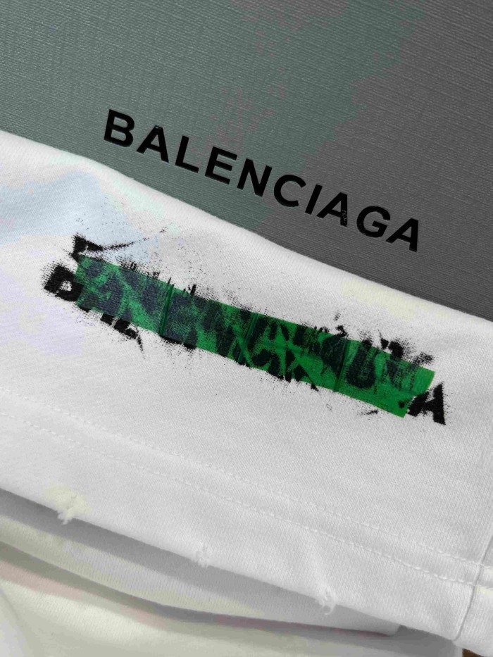 1:1 quality version  Drawstring Elastic Waist Raw Edge Hem Cracked Green Paint Letter Print Wide Leg Five Inch Athletic Sweat Shorts 29321419