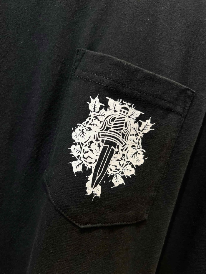 1:1 quality version Neck Wrap Gothic Letter Pocket Dagger Floral Print Back Scroll Cursive Font Oversized T-shirt 2 colors 29321079