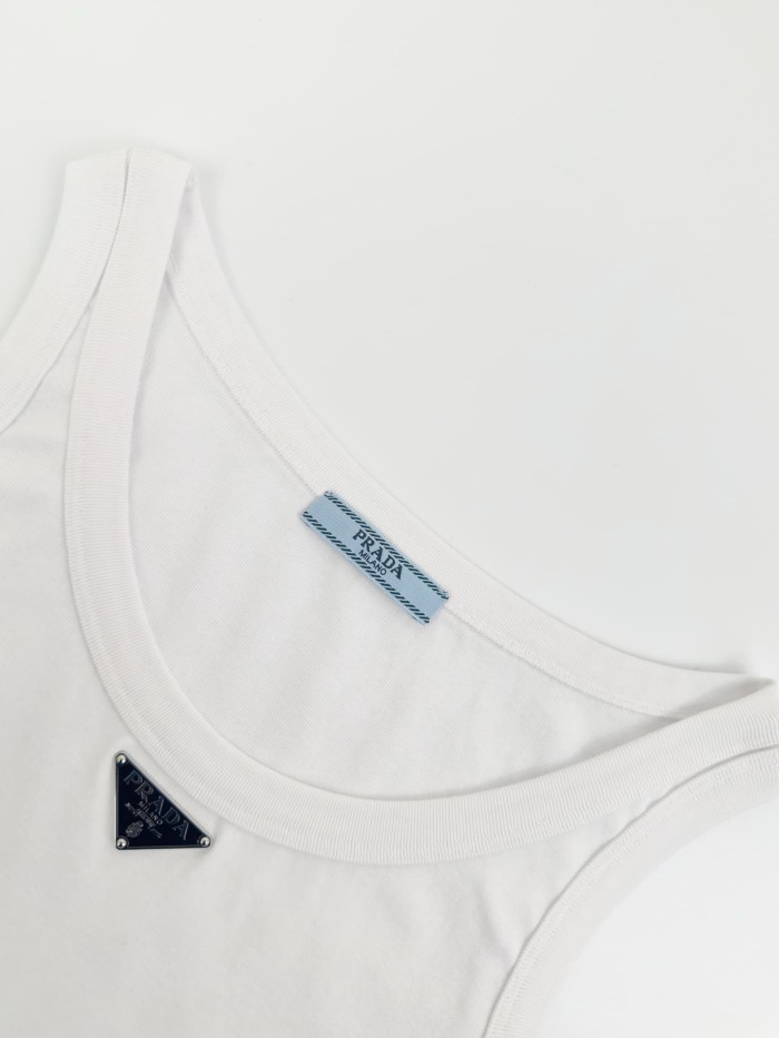 1:1 quality version Chest Metal Triangle Plate Vertical Rib Slim Cropped Tank Top 2 colors 29330349