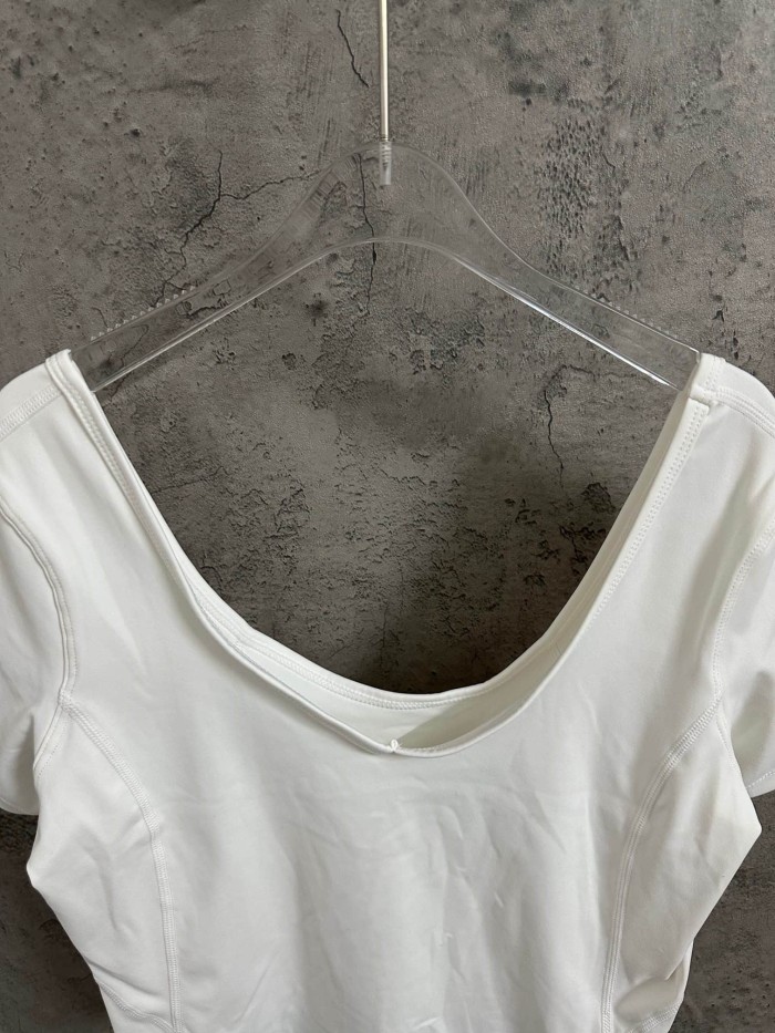 1:1 quality version Wide U Open Back V Neck Fitted Shoulder T-Shirt 2 colors 29330399