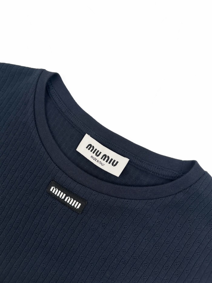 1:1 quality version Miu Woven Label Vertical Eyelet Jacquard Cuff Hem Lace Fringe Slim T-shirt 3 colors 29330298