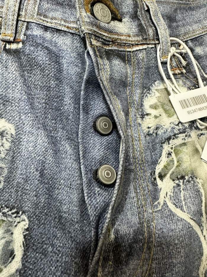 1:1 quality version Heavy Wash Bleach Torn Rip Fray Vintage Floral Lining Patch Baggy Loose Five Inch Denim Bermuda Shorts 29330260