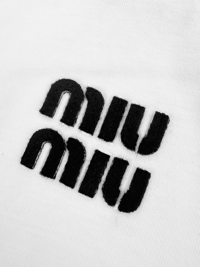 1:1 quality version Black White Contrast Binding Vintage Letter Embroidery Cropped T-shirt 2 colors 29330340