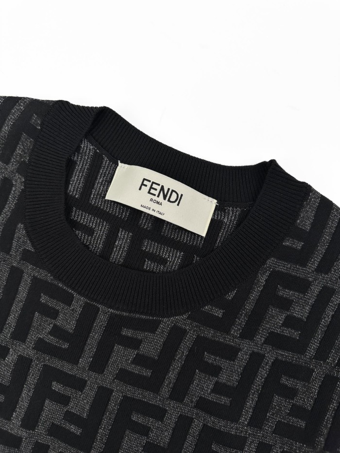 1:1 quality version Full FF Monogram Jacquard Crew Neck Knit Slim Women Luxury T-shirt 2 colors 29334471