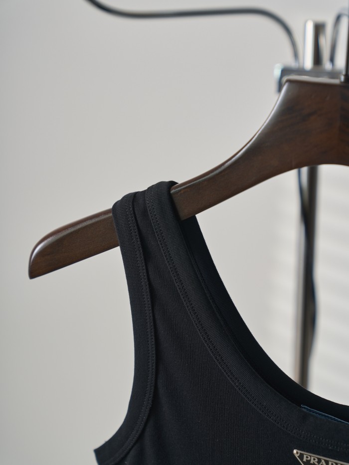1:1 quality versionU Neck Wide Strap Slim Elastic Rib Knit Chest Inverted Triangle Metal Nameplate Tank Top 2 colors 29334268