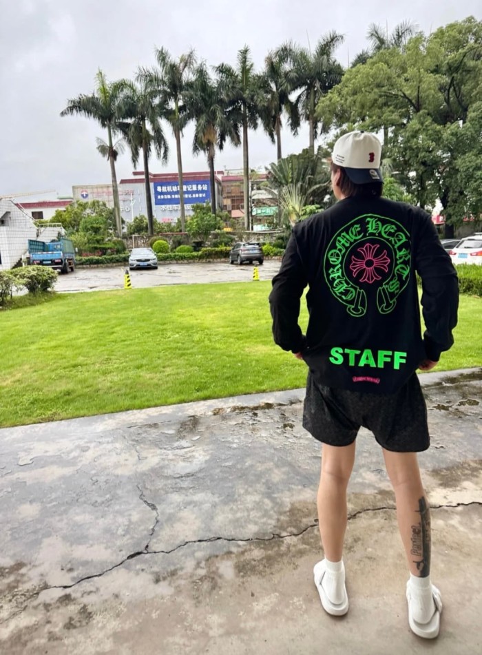 1:1 quality version Back Fluorescent Green Horseshoe STAFF Fluorescent Pink Cross Flower Print Long Sleeve Tee 29334509