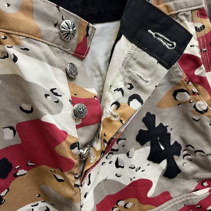 1:1 quality version Distressed Frayed Camo Cross Leather Patch Cargo Shorts 2 colors 29340825