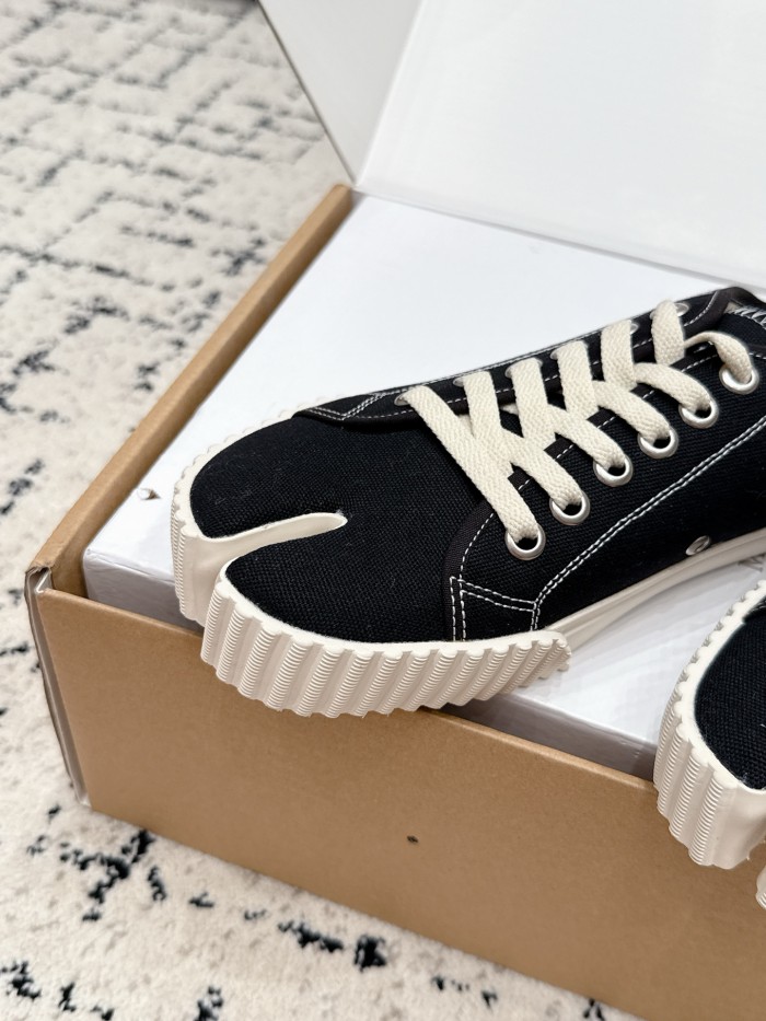 1:1 quality version Split-Toe Canvas Shoes 7 colors 29357995