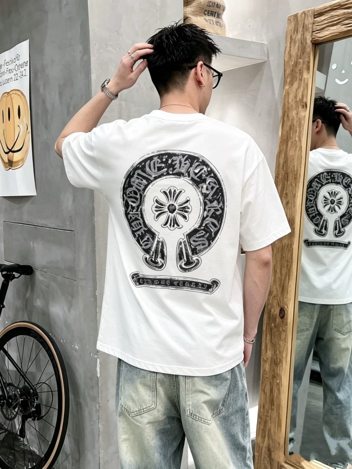 1:1 quality version Front Small Grey Fleur De Lis Chest Print Back Big Horseshoe Gothic Floral Letter Scroll Graphic T-shirt 2 colors 29366194