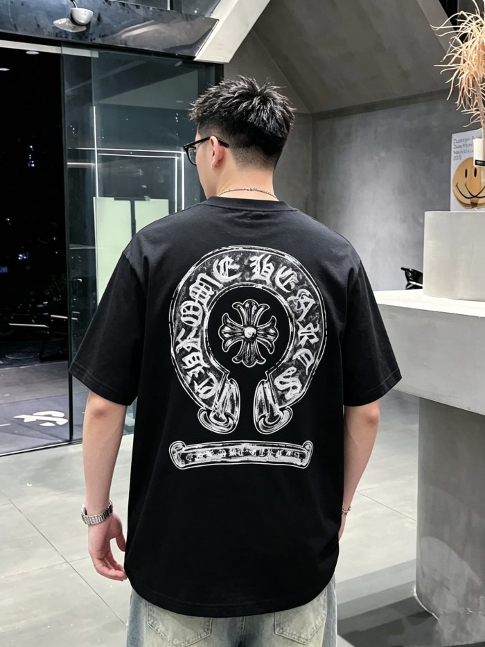 1:1 quality version Front Small Grey Fleur De Lis Chest Print Back Big Horseshoe Gothic Floral Letter Scroll Graphic T-shirt 2 colors 29366194