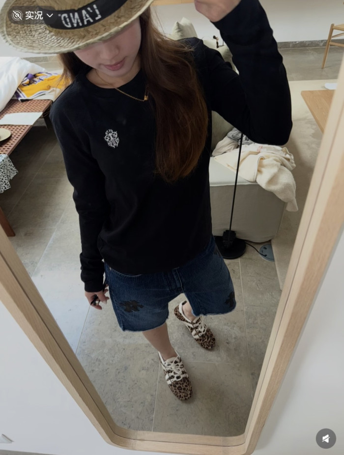 1:1 quality version 27858317 Embroidered Long Sleeve T-shirt for girls 2colors