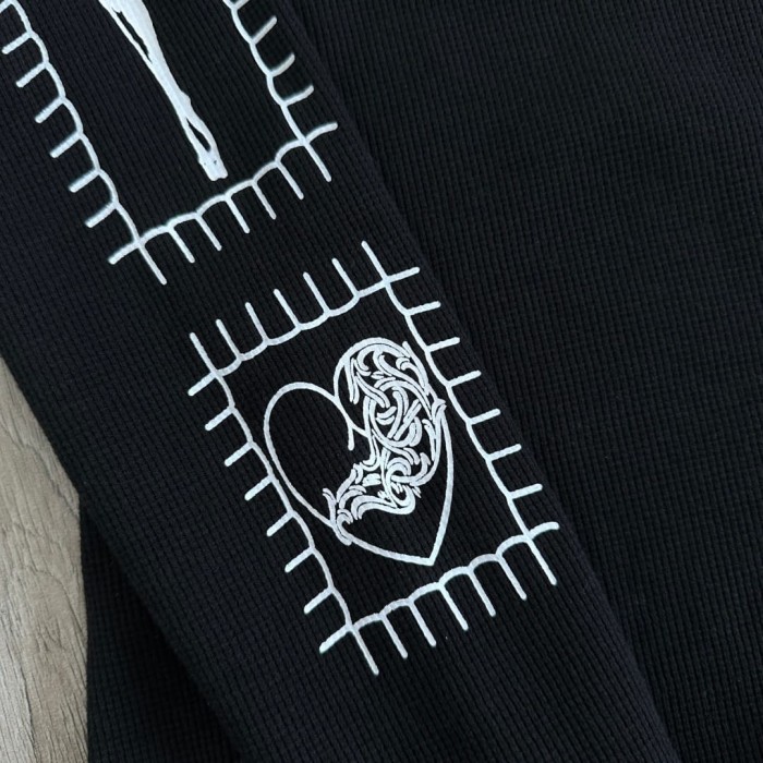 1:1 quality version White Waffle Knit Dagger Lady Gothic Letter Print Crew Neck Long Sleeve Tee 2 colors 29392334