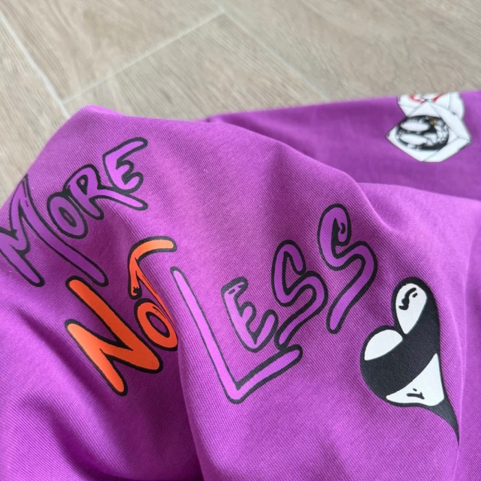 1:1 quality version Purple Pocket Graffiti Letter And Heart Dagger Print Short Sleeve Tee 29392365