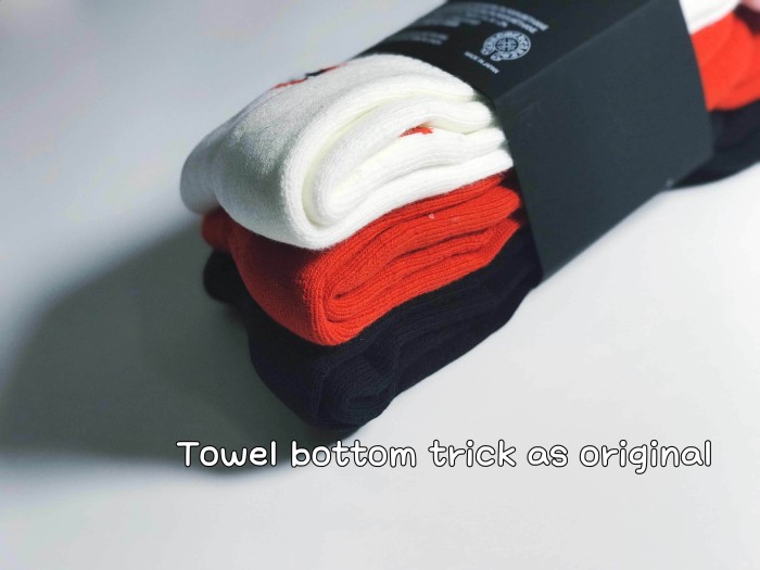 1:1 quality version Red Lip Bite‑Lip Cotton Rib‑Knit Stretch Breathable Mid‑Crew Socks 3 Pairs Per Card 29399281